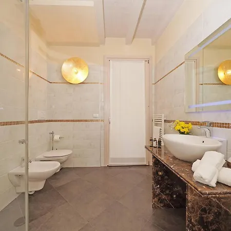 Caesar C4 - Gardagate Apartment Sirmione